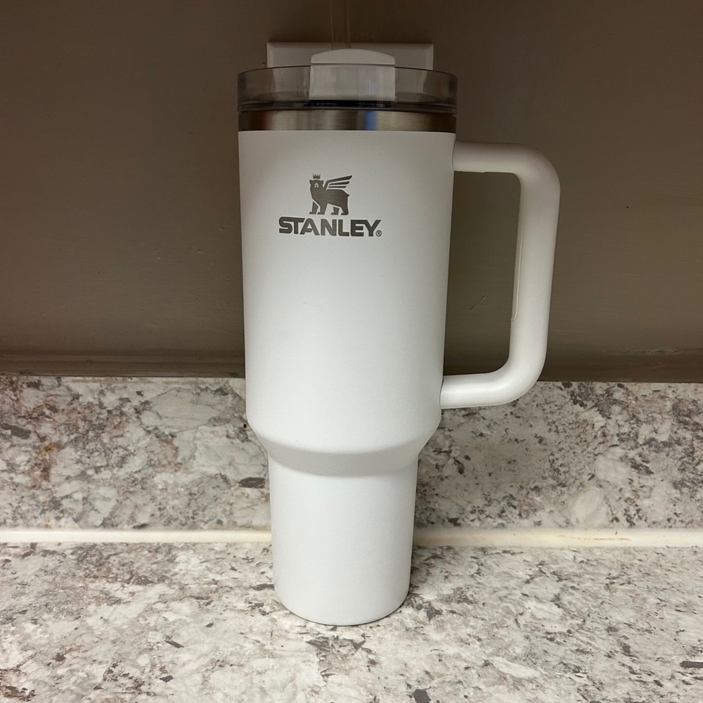 Stanley Adventure Quencher Tumbler 40oz White H2.0 FlowState Insulated Cup